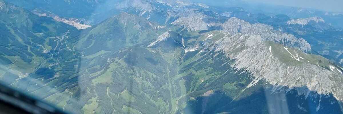 Flugwegposition um 09:51:50: Aufgenommen in der Nähe von Hafning bei Trofaiach, Österreich in 2577 Meter